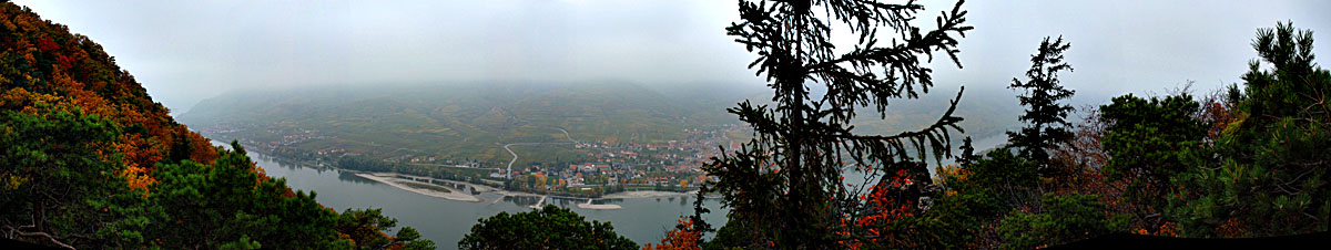 Weissenkirchen vom Felsen