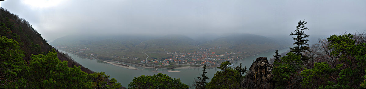 Weissenkirchen vom Felsen