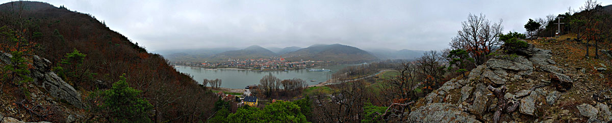 Weissenkirchen vom Friedenskreuz