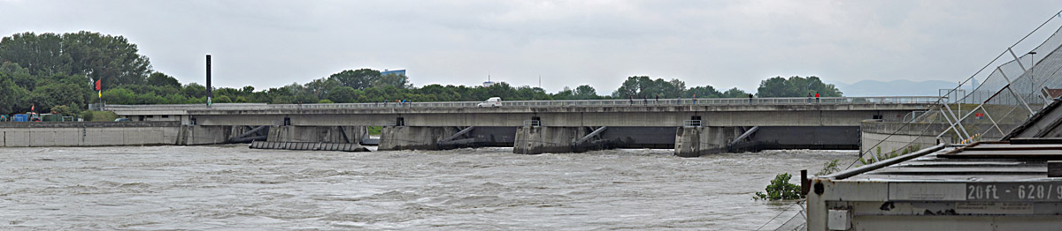 Hochwasser 2013 Entlastungsrinne Wehr 2