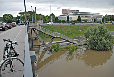 Hochwasser 2013 Stadionbr&uuml;cke